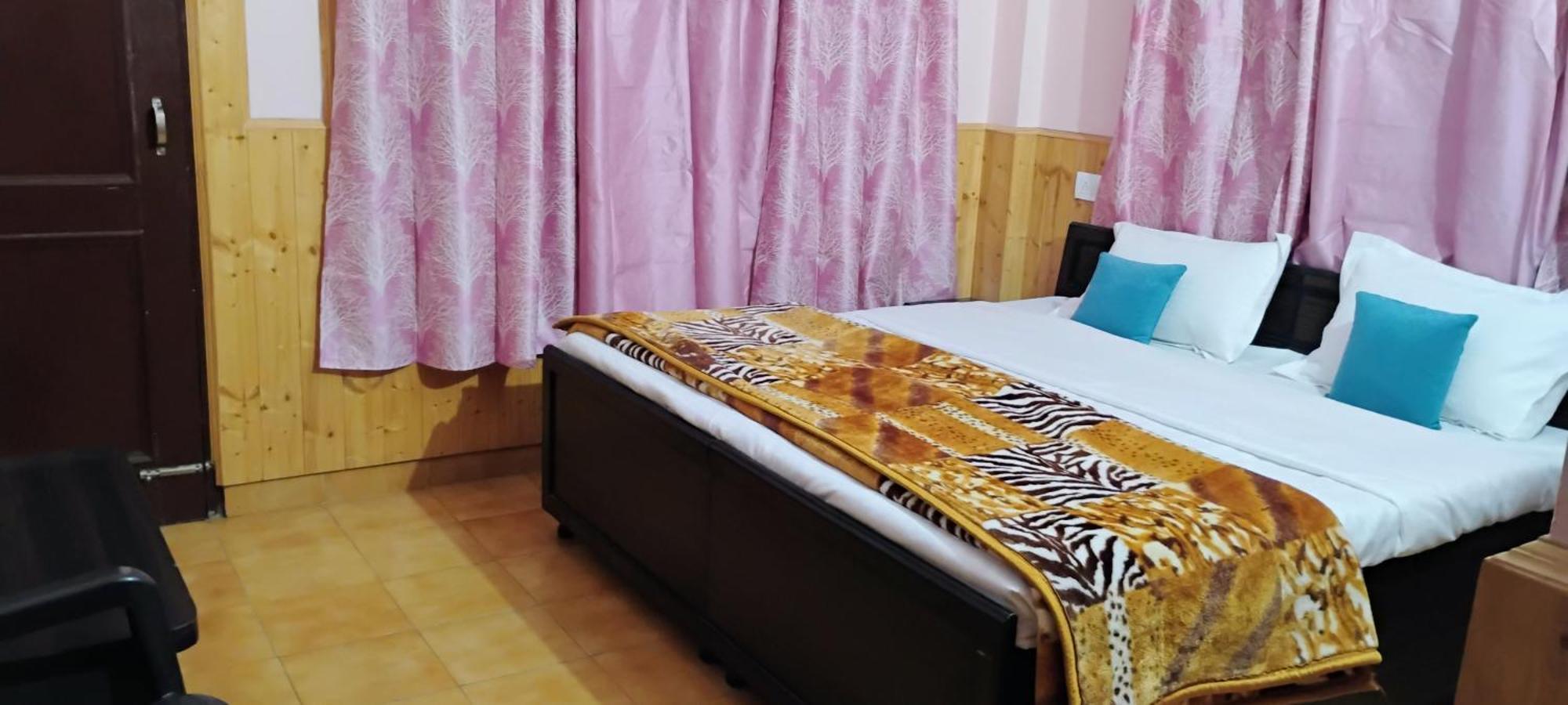 שימלה Thakur Homes- Couple And Family Friendly Homestay מראה חיצוני תמונה